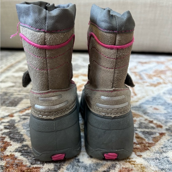 Girls snow boots. Size 8 - Picture 5 of 8